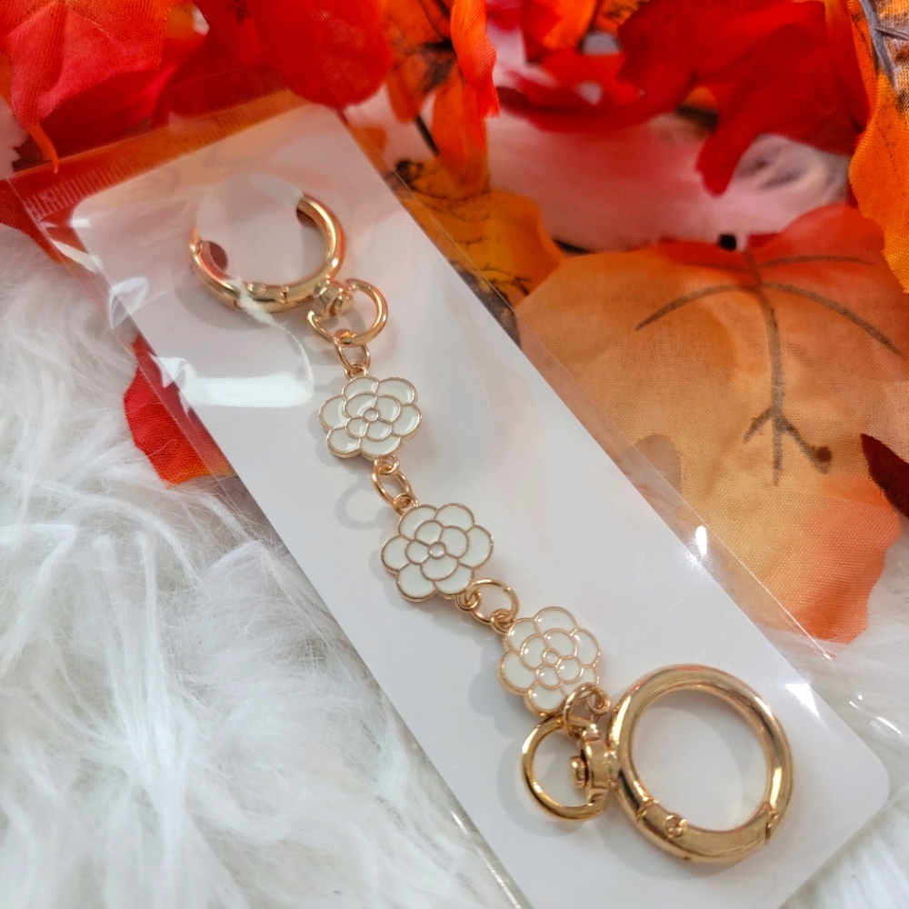 Elegant Gold and White Floral Keychain